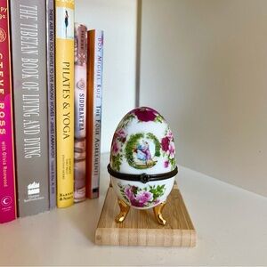 Antique Victorian Style Egg-Shaped Jewelry Box